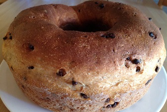 Pandolce integrale con gocce di cioccolato e zucchero di canna integrale adatto a vegani e vegetariani