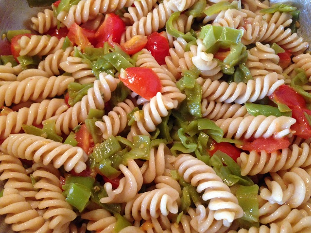 Fusilli integrali con peperoni friggitelli e pomodorini