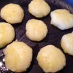 polpette di patate in fase di cottura