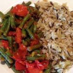 fagiolini e pomodori con riso thai e riso selvatico