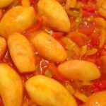 Peperoni a filetti con patate rosse in umido ricette vegane e vegetariane