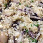 Risotto al radicchio tardivo con riso integrale e senza grassi animali adatto a vegani, vegetariani e chi vuole mangiare sano