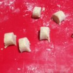 Preparazione gnocchi di fagioli realizzati con fagioli corona e farina integrale, senza uova senza grassi animali