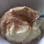 Cavolfiore frullato per preparazione ricetta polpette di cavolfiore senza grassi animali, solo ingredienti vegetali. Vegan
