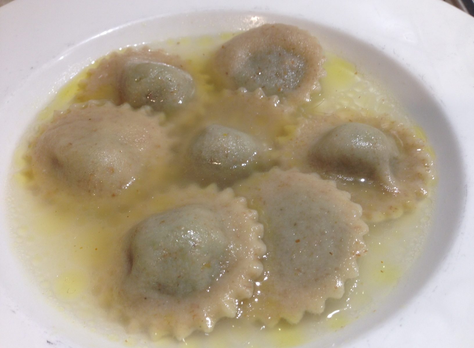 Ravioli erbette e fagioli, vegan. Preparati con farine integrali e ripieno di erbette e fagioli, senza grassi animali.