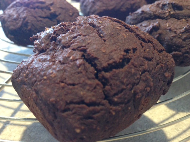 Tortine con farina di castagne e cacao, preparazione semplice con ingredienti esclusivamente vegetali, farina integrale e zucchero di canna integrale. Tortine Vegan