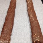 Cantucci al cacao,Biscotti secchi con le mandorle, croccanti e gustosi, la cui caratteristica è la doppia cottura. Ecco i nostri cantucci all'acqua, qui nella versione al cacao.