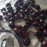 Castagne tolte dall'ammollo pronte per essere messe in forno ottenendo così un effetto caldarroste