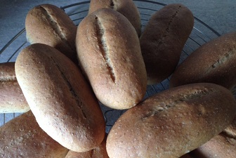 Pane con farina di semola di grano duro integrale, ricetta per un pane gustoso e profumato che potrete fare voi in casa senza difficoltà