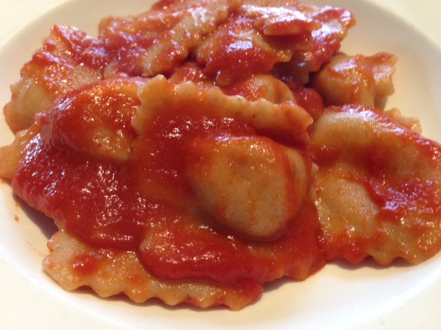 Ravioli zucca e ceci, preparati con farina integrale e con un ripieno esclusivamente vegetale