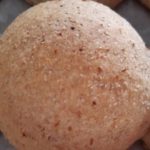 Panini integrali preparati con farina integrale, acqua e sale