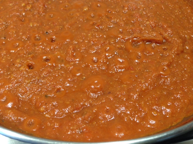 Ragù di ceci neri, ragù vegetale, buono, senza grassi animali, semplice e gustoso, un ragù vegan