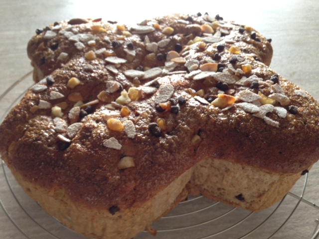 Colomba veg, colomba senza uova né alytri ingredienti di origine animale, versione vegan del dolce pasquale preparata con farina integrale