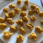 Ripieno di zucca e farina di castagne per la preparazione dei ravioli di zucca con farina di castagne. Ricetta interamente vegetale e integrale. Vegan