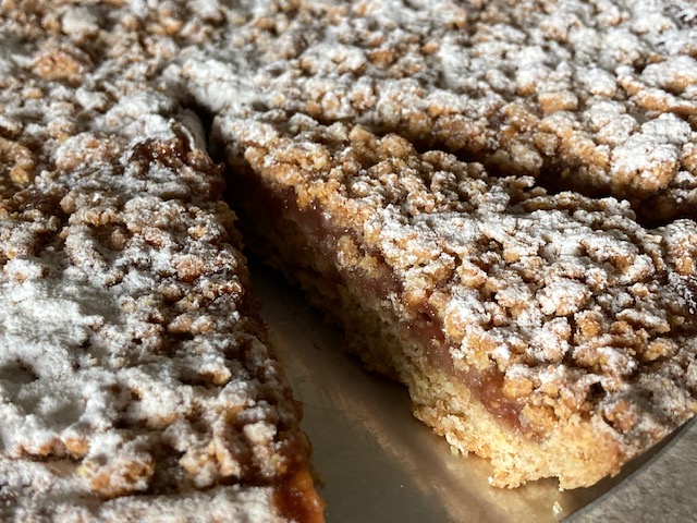 Crostata di marmellata con streusel Veg, solo ingredienti integrali e vegetali