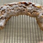 Strudel integrale appena uscito dal forno, ottimo e sano