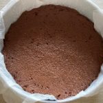 Preparazione della favolosa Torta con farina integrale cacao e pere Kaiser con soli ingredienti vegetali, senza latte, senza burro né margarine, adatta a tutti, vegani e vegetariani inclusi