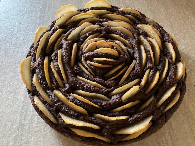 Torta integrale con cacao e pere kaiser. Molto buona, con ingredienti semplici, ma abbinati dosando le giuste quantità, questa torta è eccezionale. Cacao e pere, abbinamento perfetto!